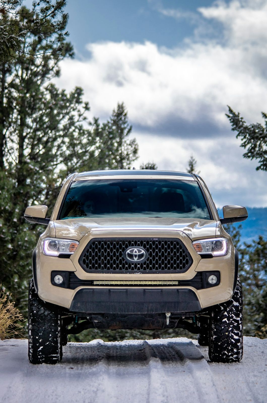 2018 Toyota Tacoma TRD Off-Road, photo 2
